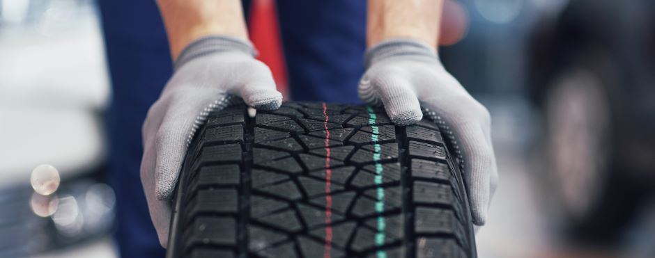 mechanic hands on car tire